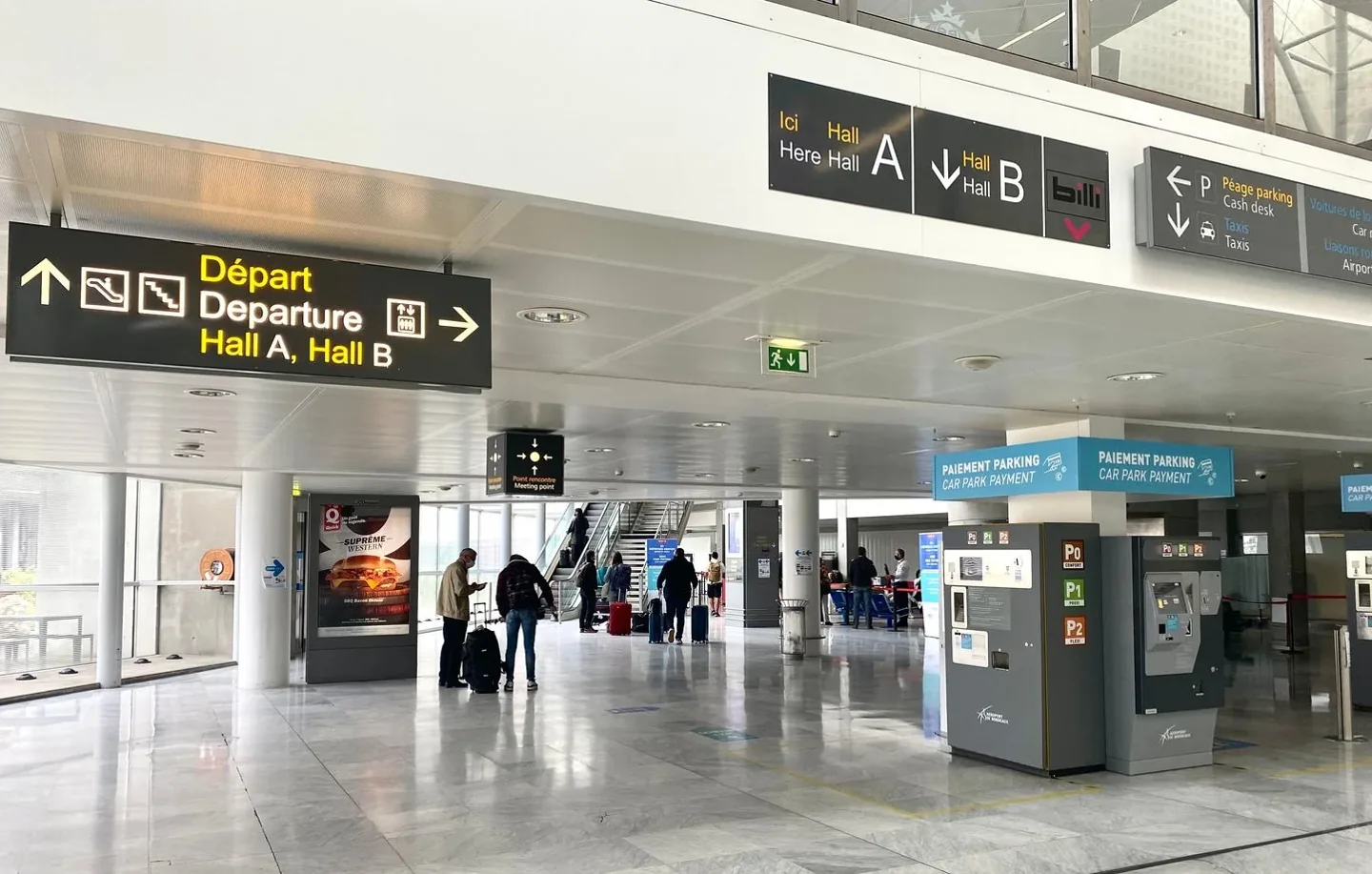 Bordeaux Mérignac Airport terminal A and B for private airport taxi transfers